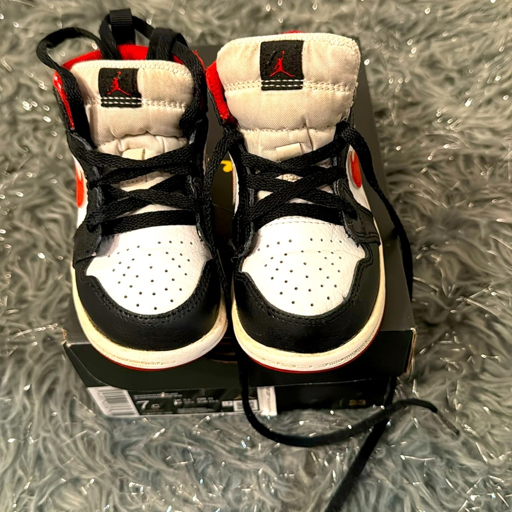 Jordan 1 mid